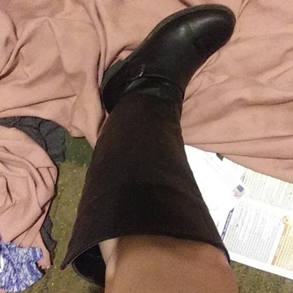 Black lace up Knee high boots!! - Picture 3 of 4
